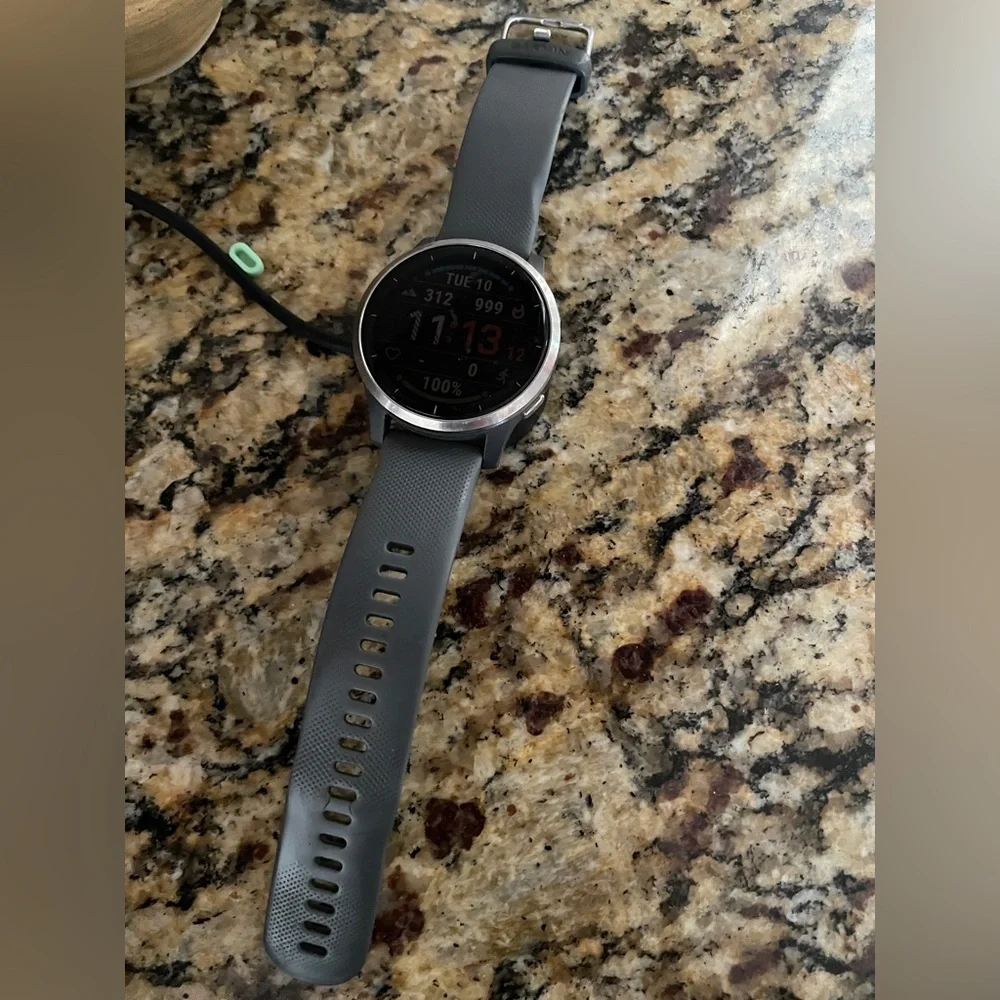 Garmin vívoactive 4 Smartwatch - Silver Bezel with Silicone Gray Band - Picture 8 of 8